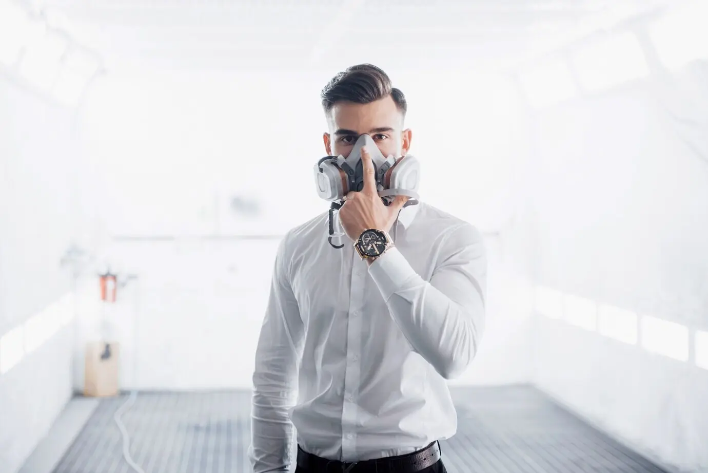 Meister der Spritzlackierung für die Autolackierung in der Automobilindustrie.